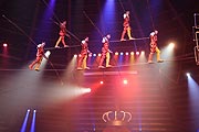 Die Mustafa Danguir Hocheiltruppe bei der Premiere des ersten Winterprogrammes 2020 des Circus Krone am 25.12.2019 (©Foto: Martin Schmitz)